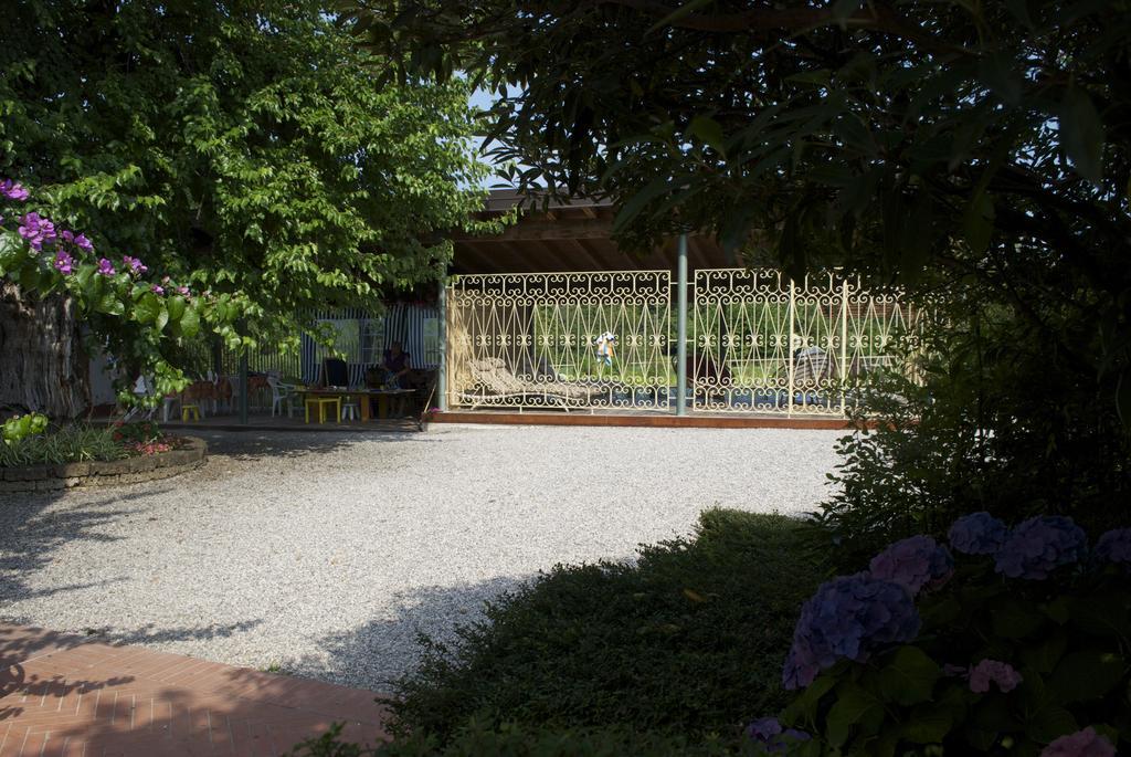 Agriturismo La Breda Guest House San Felice del Benaco Exterior foto